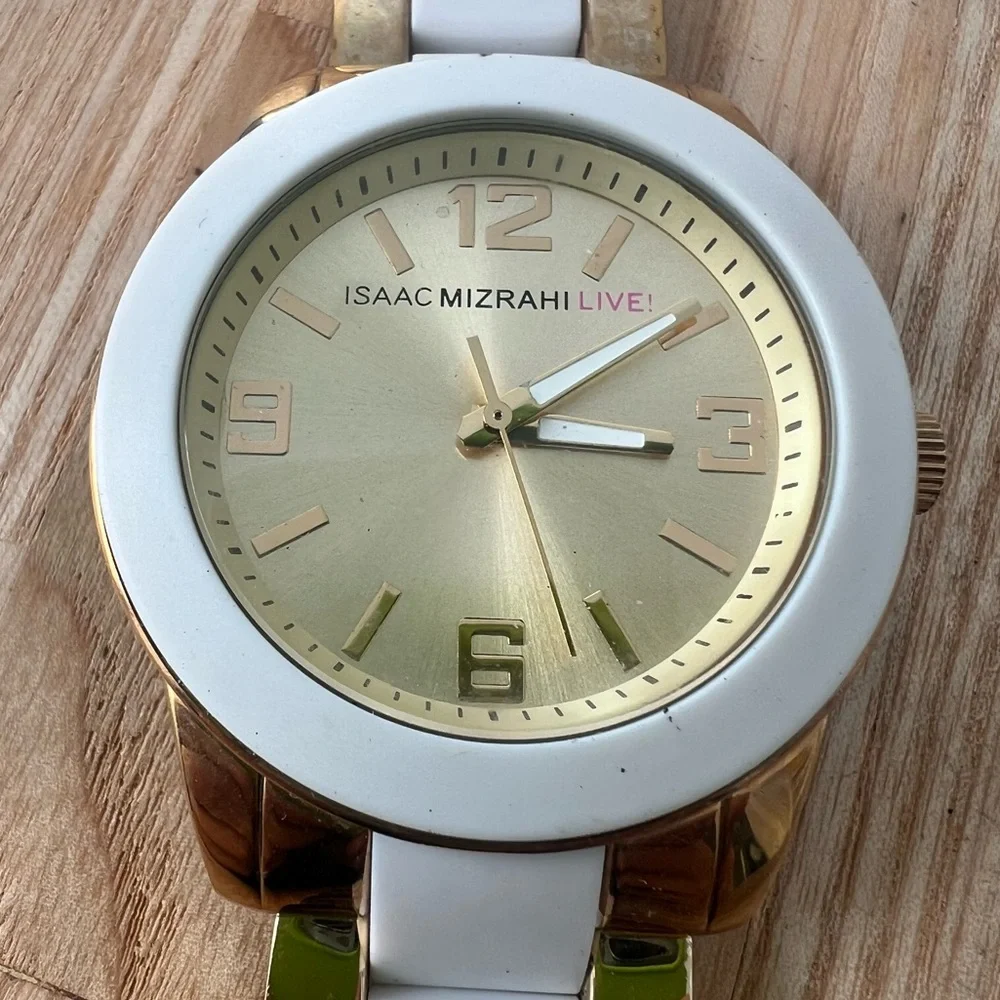 Isaac Mizrahi ladies gold tone fashion watch NEW BATTERY